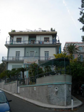 Отель B&B La Nave  Неаполь